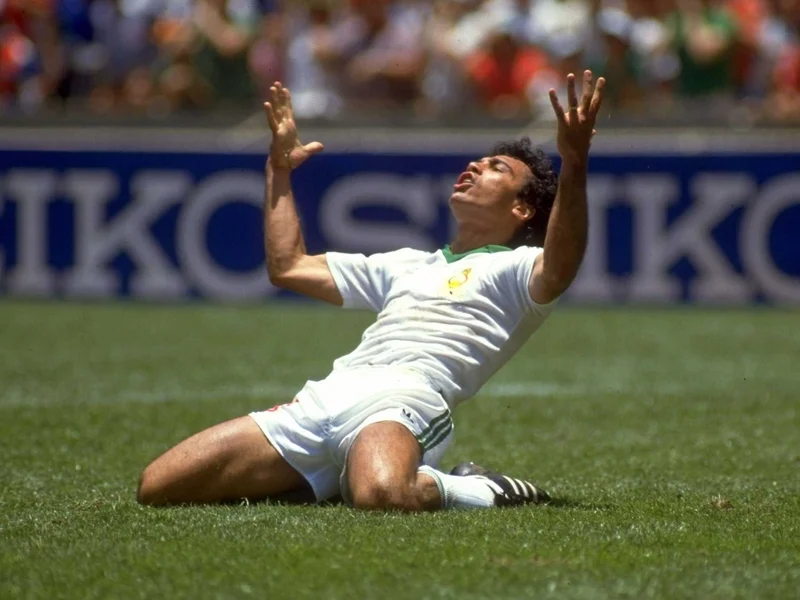 Hugo Sánchez of Mexico on his knees with arms raised during the 1986 World Cup.
